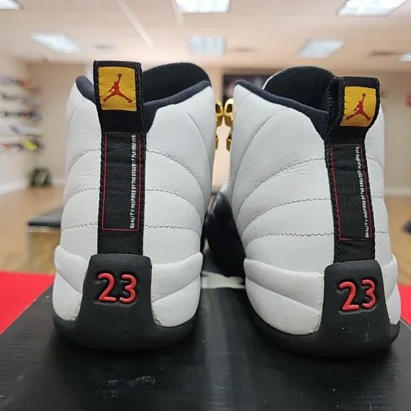 AIR JORDAN 12 RETRO (GS) TAXI SIZE 6Y PREOWNED